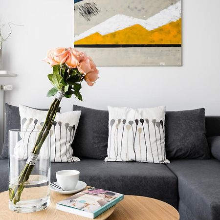 M&R Apartament Airport&Business Premium Komputerowa - Underground Garage - Free Wifi - Netflix - Self Check-In - 5 Min From Chopin Airport Varšava Exteriér fotografie