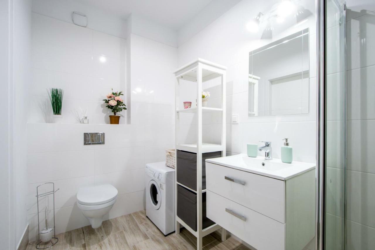 M&R Apartament Airport&Business Premium Komputerowa - Underground Garage - Free Wifi - Netflix - Self Check-In - 5 Min From Chopin Airport Varšava Exteriér fotografie