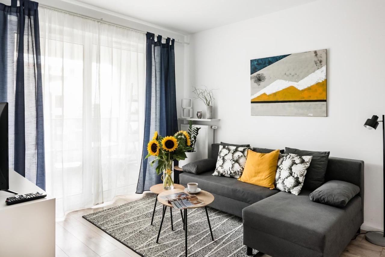 M&R Apartament Airport&Business Premium Komputerowa - Underground Garage - Free Wifi - Netflix - Self Check-In - 5 Min From Chopin Airport Varšava Exteriér fotografie