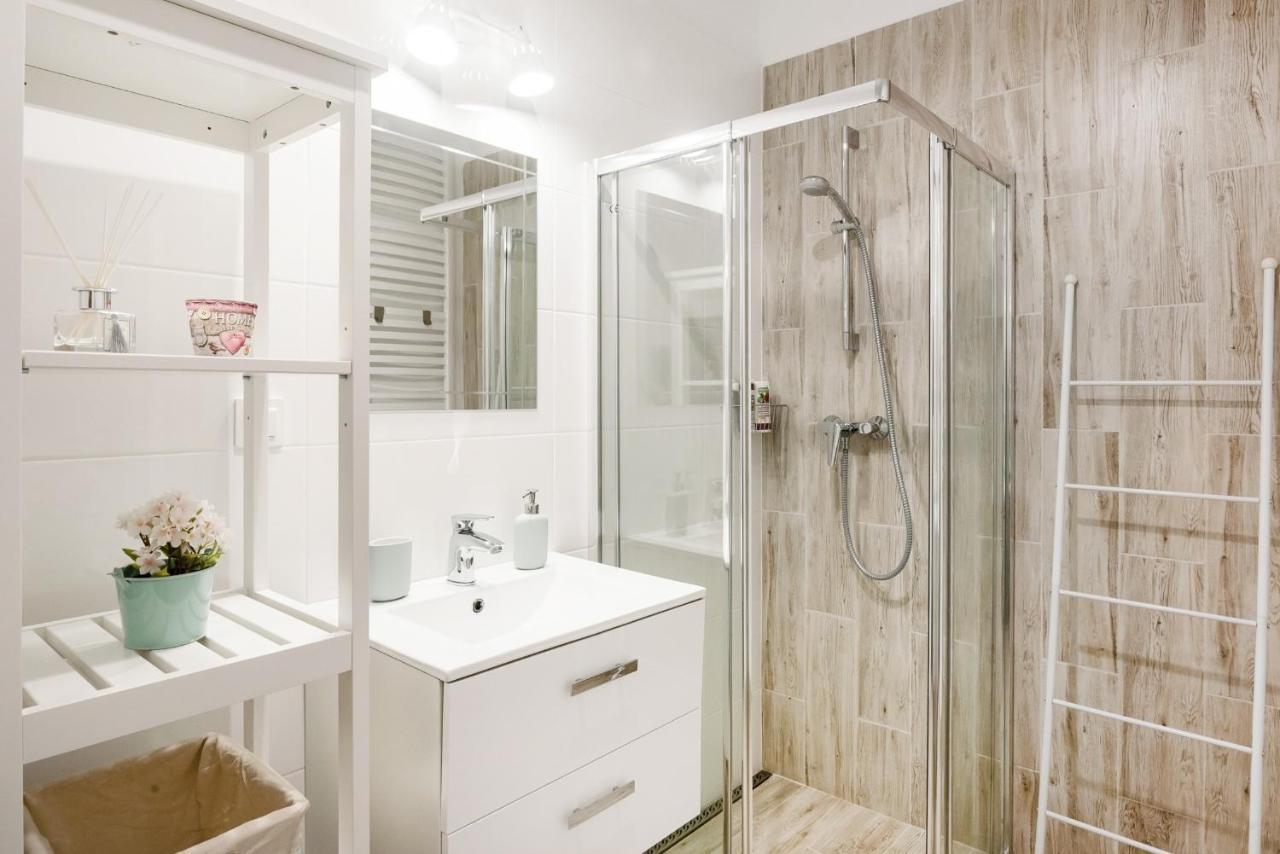 M&R Apartament Airport&Business Premium Komputerowa - Underground Garage - Free Wifi - Netflix - Self Check-In - 5 Min From Chopin Airport Varšava Exteriér fotografie