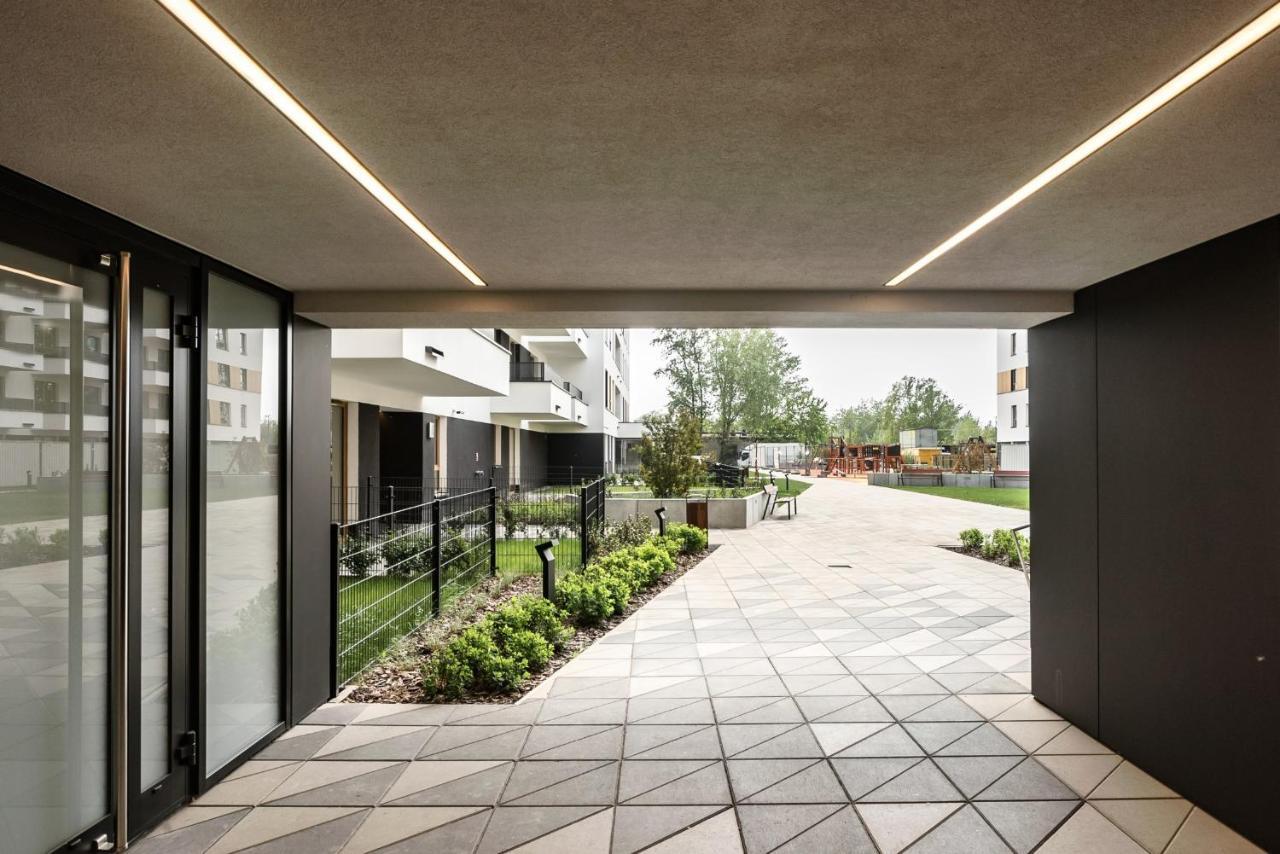 M&R Apartament Airport&Business Premium Komputerowa - Underground Garage - Free Wifi - Netflix - Self Check-In - 5 Min From Chopin Airport Varšava Exteriér fotografie