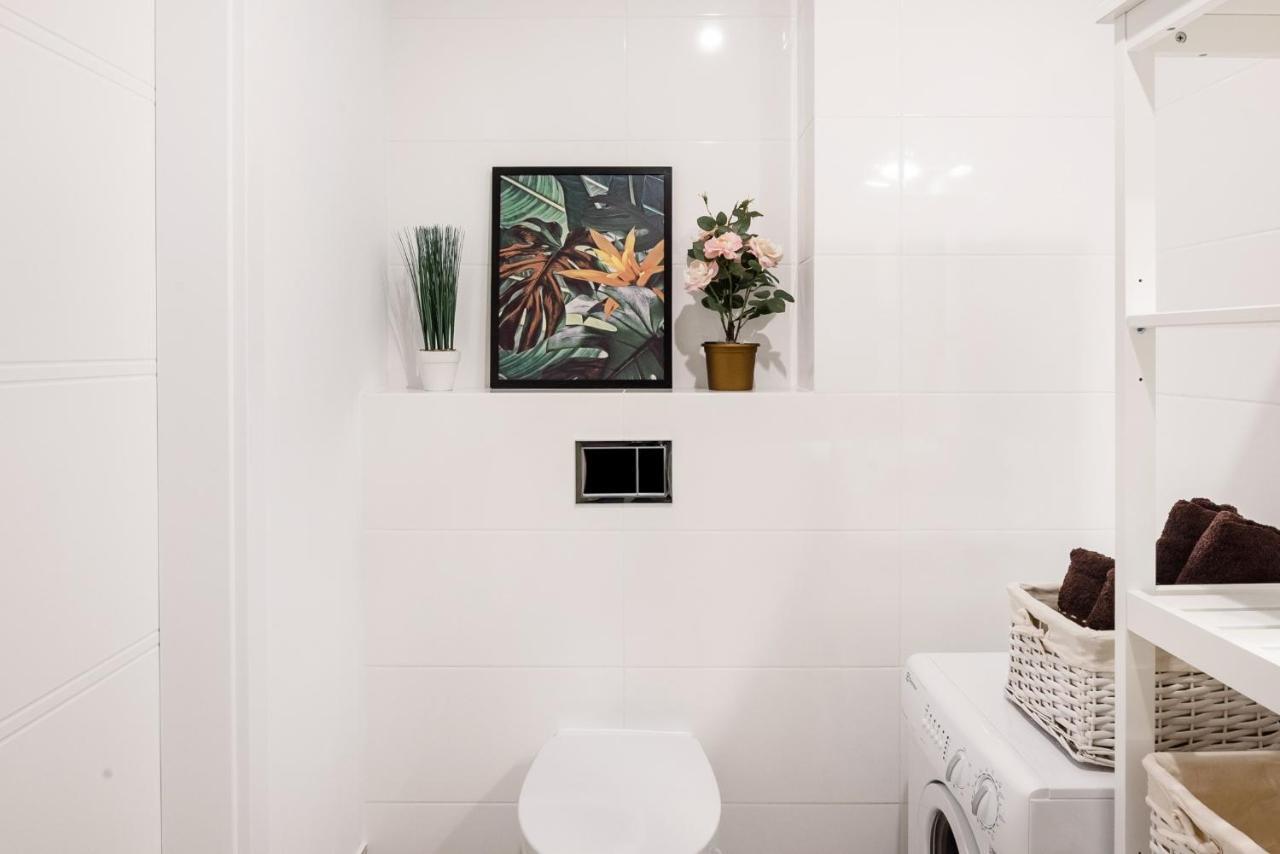 M&R Apartament Airport&Business Premium Komputerowa - Underground Garage - Free Wifi - Netflix - Self Check-In - 5 Min From Chopin Airport Varšava Exteriér fotografie